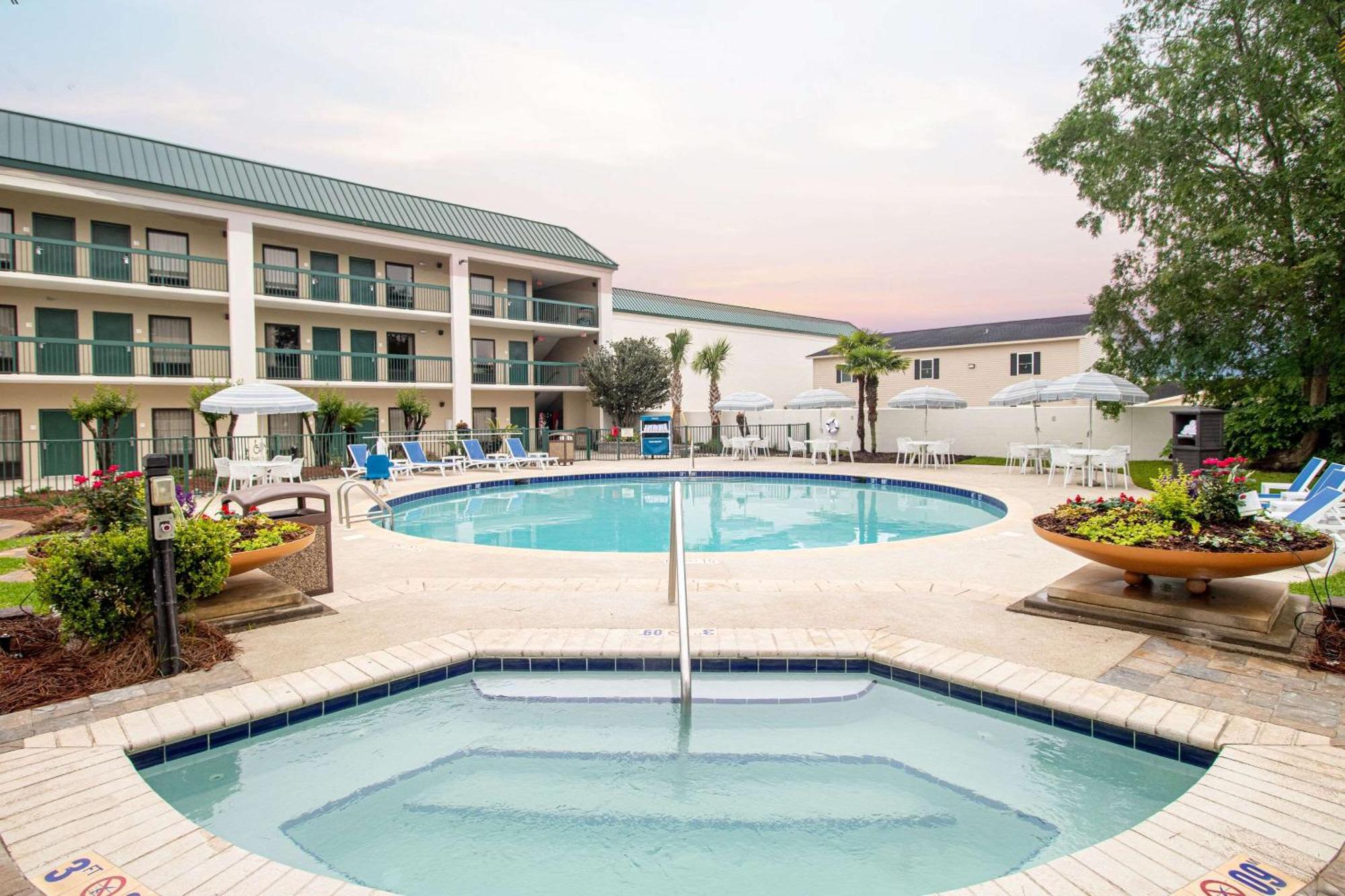 Econo Lodge Inn & Suites Foley-North Gulf Shores ภายนอก รูปภาพ